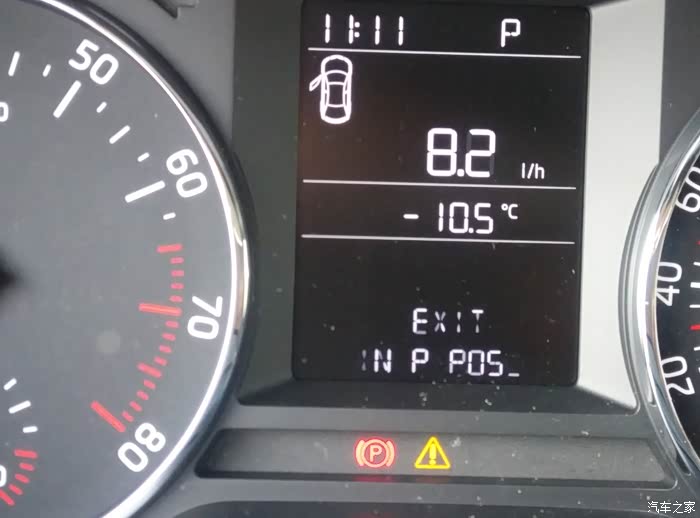 【图】各位帮忙看看图片中黄色叹号和英文什么