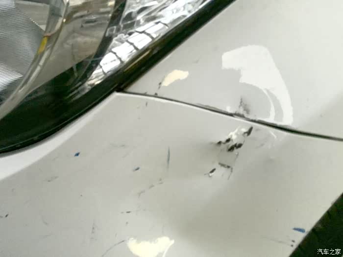 【图】前保险杠被电瓶车碰了,前车轮上面的也