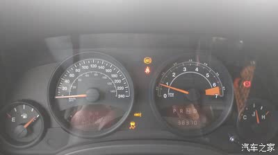 高速公路上abs,4wd,车身稳定系统故障灯亮了