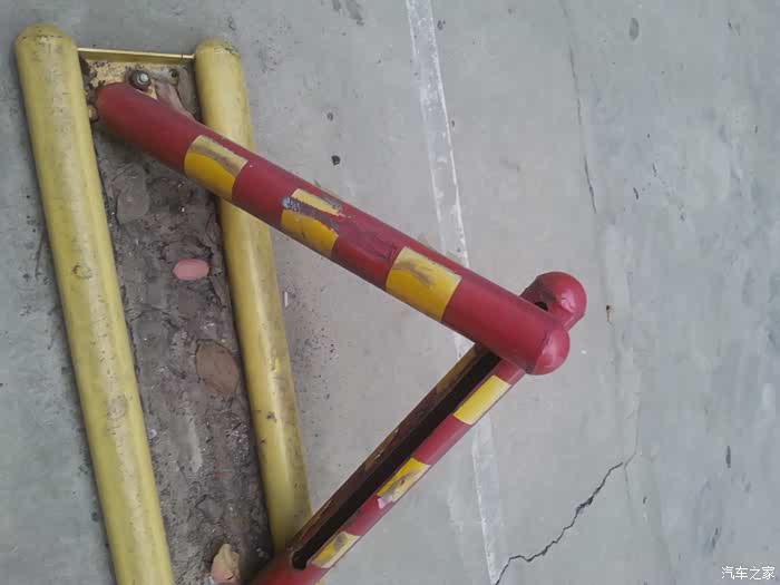 【图】停车位出来把车挂了