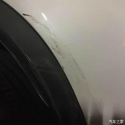 请问这种情况4S补一小块漆大概多少钱_宝马X