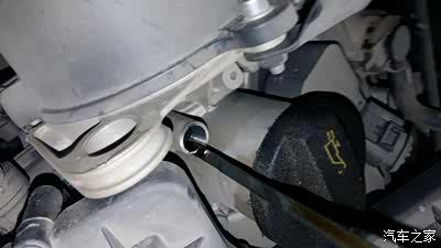 新捷达油标尺 离下限还有1\/4,属于烧机油吗?