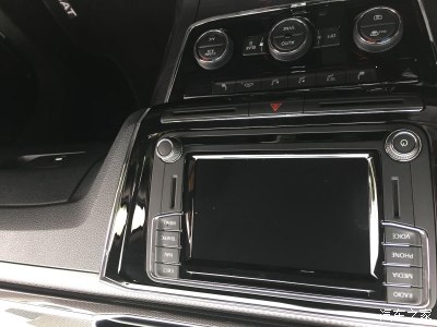 原厂自带的屏幕 据说可以连接carplay