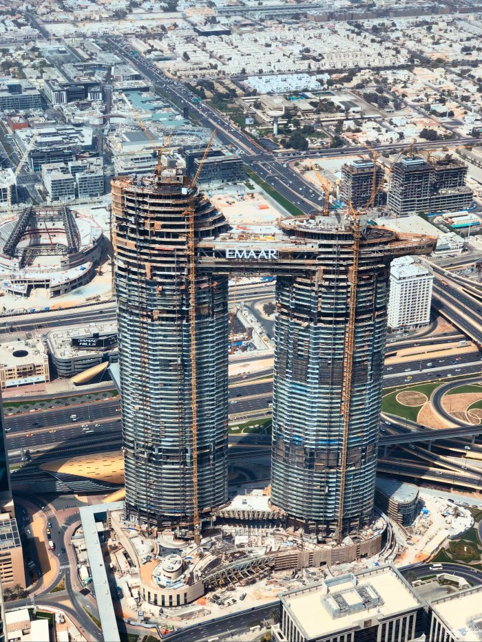 随着迪拜的飞速发展,emaar公司自成立以来就致力于塑造迪拜标志性景观