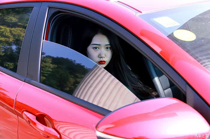 【女友当车模】樱桃樊素口,杨柳小蛮腰,这样的