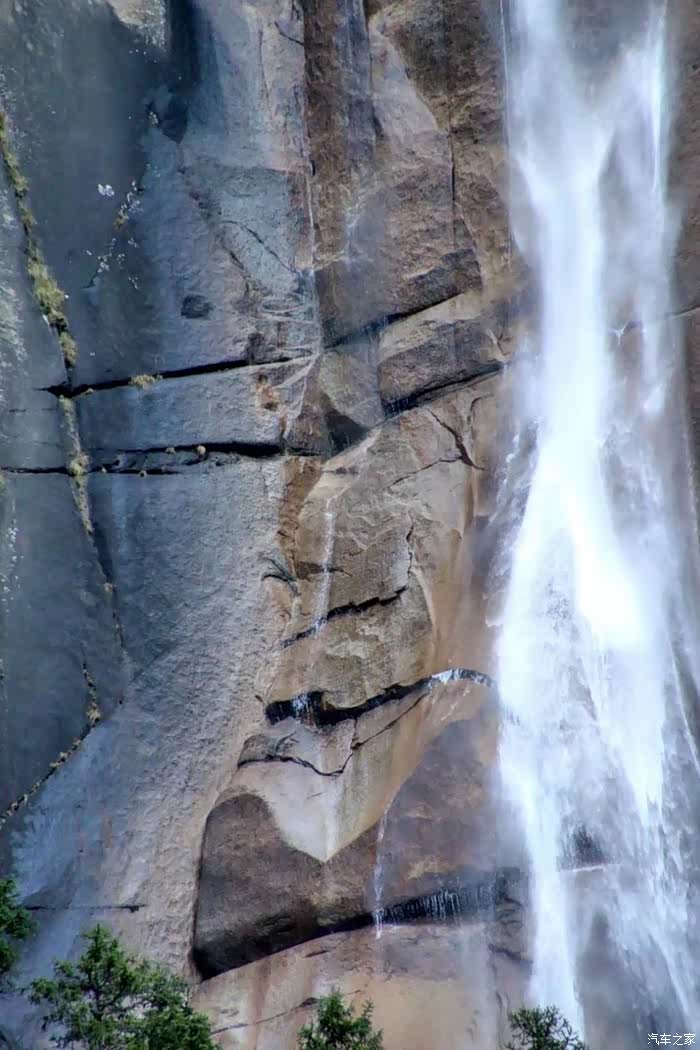 神奇的天佛瀑布
