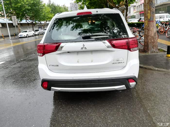 【图】三菱欧蓝德2.0和2.4精英版的油耗多少?