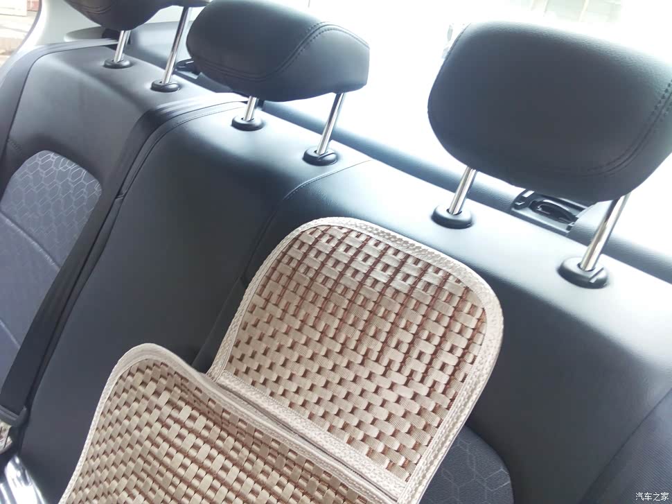 新桑塔纳汽车后座坐垫怎么安装，在线求助！