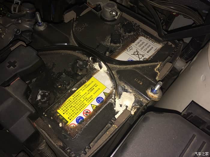 【图】求助。cx5,电瓶漏液!_马自达CX-5论坛