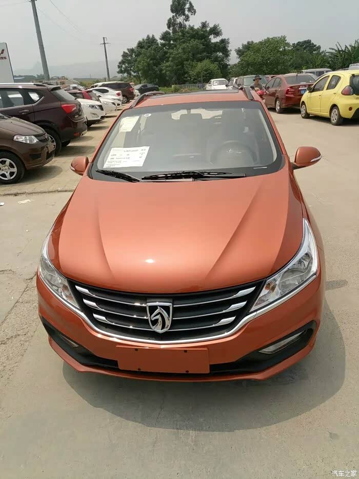 【图】宝骏310糖果白和炫彩橙哪个好看_宝骏