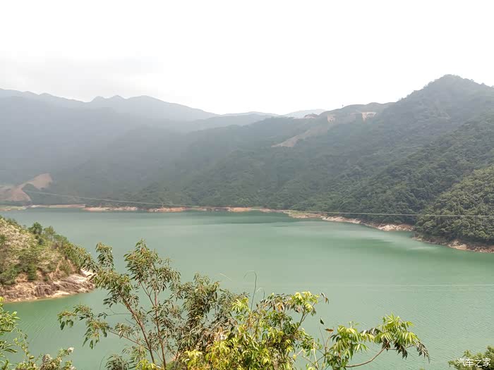 凤溪水库在潮州市北部,凤凰溪流域上游.1970年竣工.