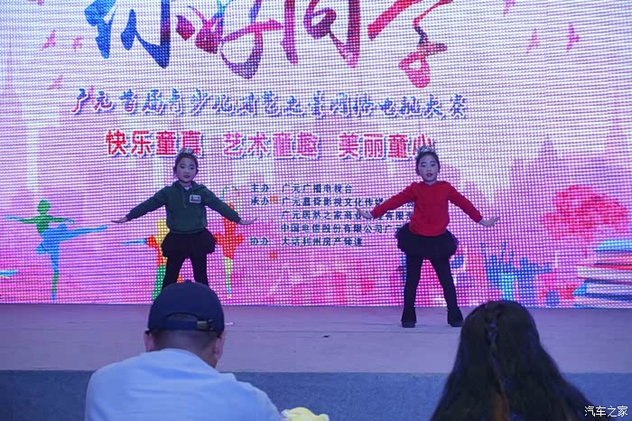 蜗牛与黄鹂鸟-随拍俏皮舞蹈。