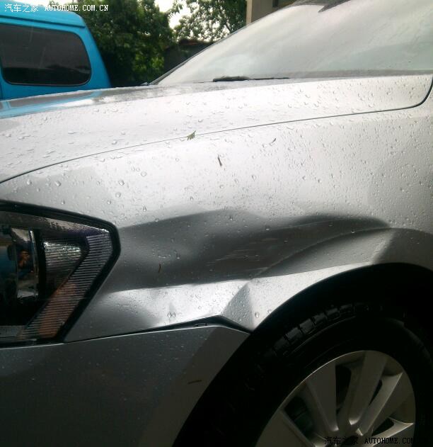 【图】各位朗逸<em>兄弟姐妹</em>们,<em>我的</em>翼子板撞凹进