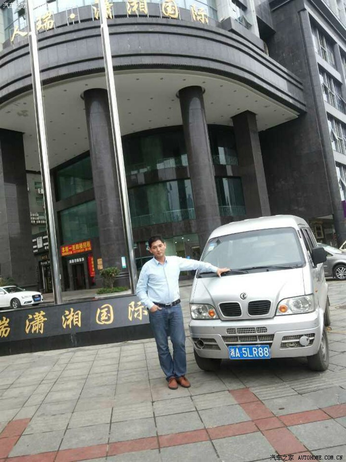 兰白龙驹 东风小康伴我成长高清图片