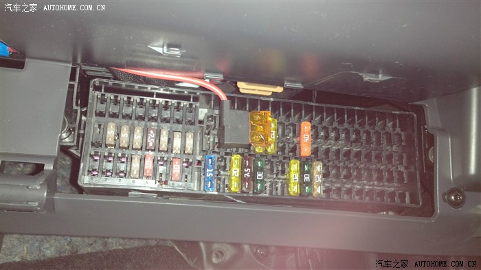 新途安安装行车记录仪基本全隐蔽走线保险盒取电作业