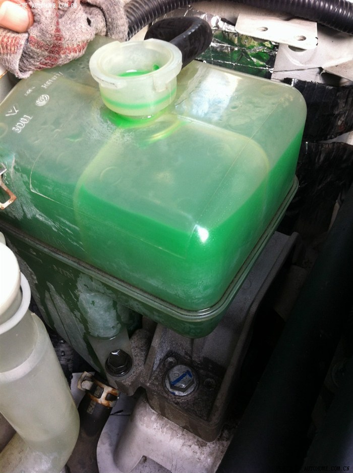 自己动手换水箱水,加水箱宝 申个精可以吗,天冷换到手都痛了 中华高清图片