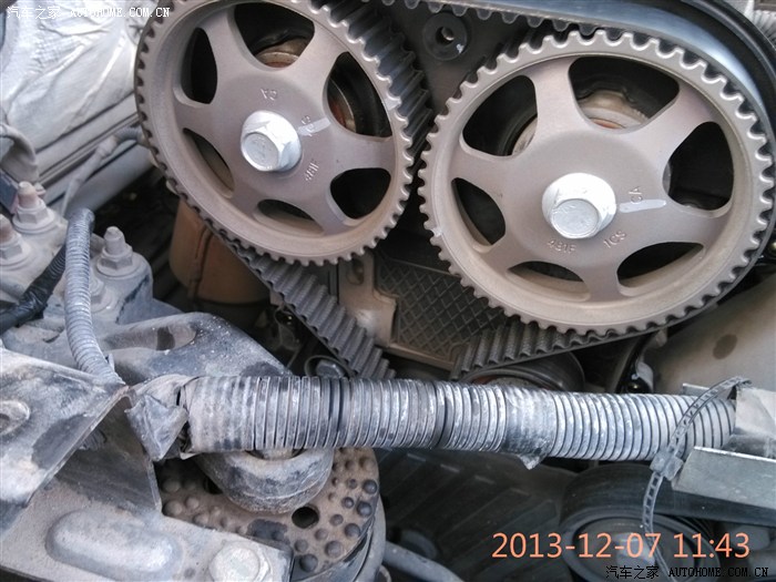 汽车电瓶水少了,加蒸馏水好,还是补充液好-电动