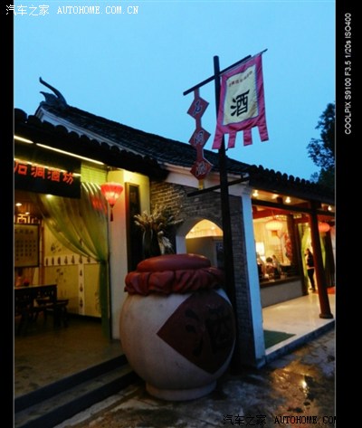 千里莺啼绿映红,山村水郭酒旗风.南朝四百八十寺,多少楼台烟雨中.