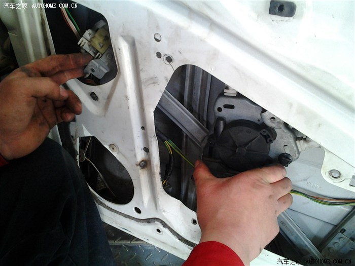 沙中金的赛纳终于把右侧升窗机装好了!