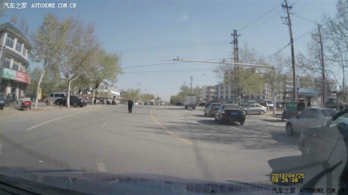 图】今早差点车祸,惊险一幕,人吓人吓死人啊!_