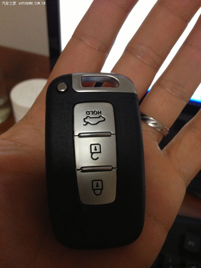 女士们先生们今天终于提车啦!2013款至尊白!交