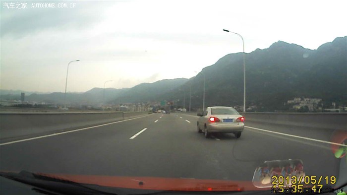 开高速犯困,差点来个刺激的。