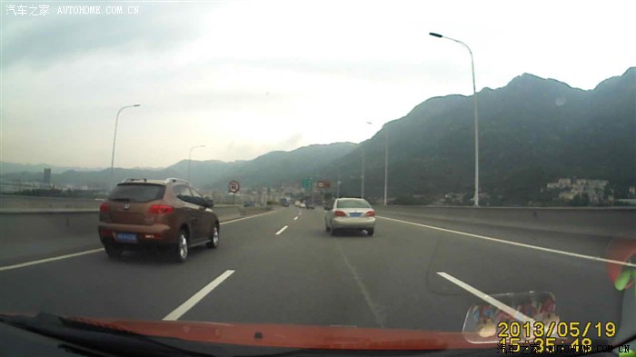 开高速犯困,差点来个刺激的。