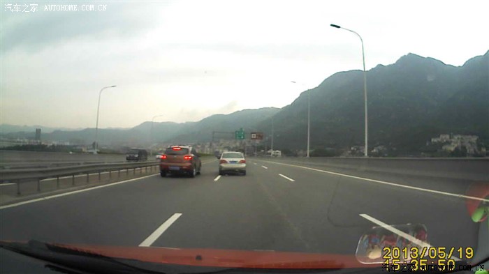 开高速犯困,差点来个刺激的。