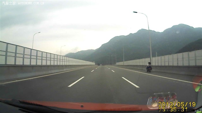 开高速犯困,差点来个刺激的。