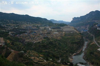 这条河左边是贵州仁怀市习酒镇,右边是四川古蔺县二郎镇,都