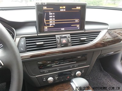 如此年轻少俊,30FSI豪华型黑外棕内。(补偿许