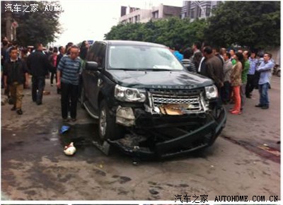 绵竹大南路发生一起车祸,肇事者是绵竹有名个体老板,驾驶的是一辆路虎