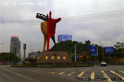 离开茅台酒厂厂区,往高速收费站走.