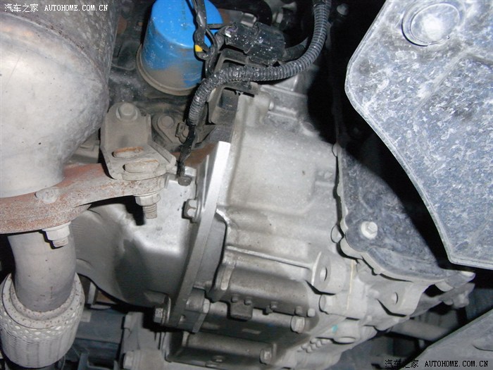 【图】发动机底漏油(发动机与波箱连接位置渗