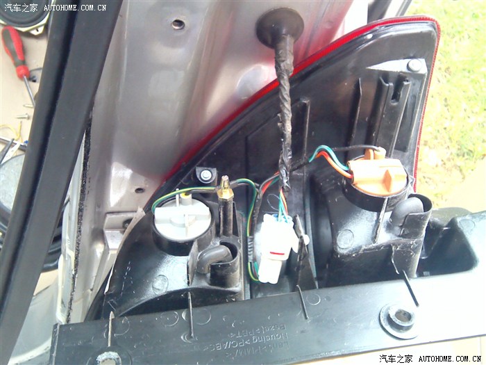 【图】欧诺后尾灯总成的拆卸和更换灯泡
