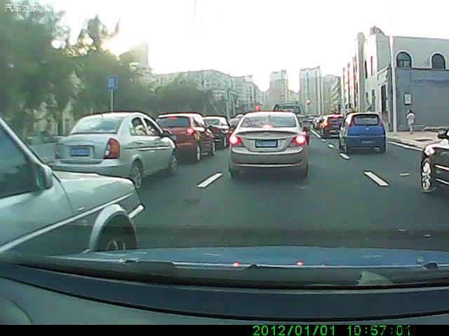 【图】7月6日哈尔滨职工街一个没素质的司机