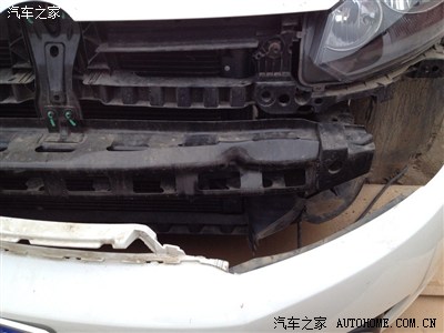 号称"神车"的高尔夫前防撞梁竟然是有凹陷的,能不能要求换车?