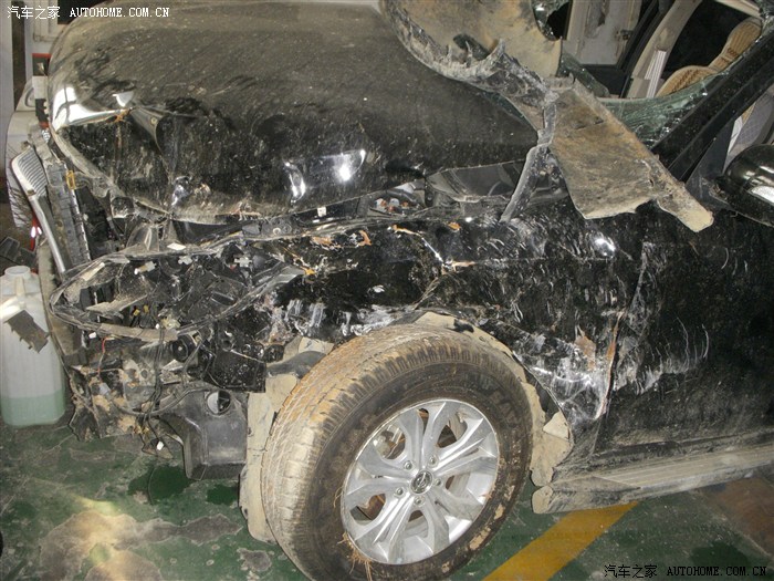 为车主祈福:S7高速碰撞翻滚,安全性过硬。