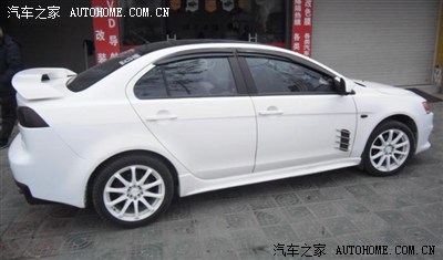 (白色车身配白色轮毂)↓