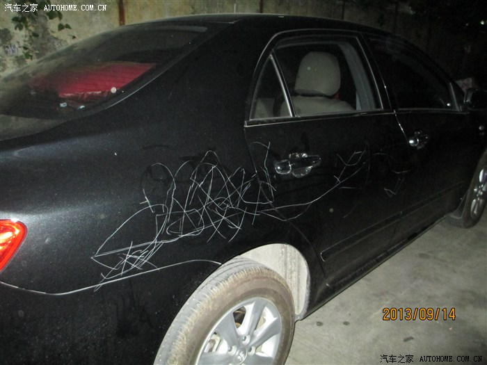 【图】车被小孩划伤了,请各位朋友帮忙看看,怎