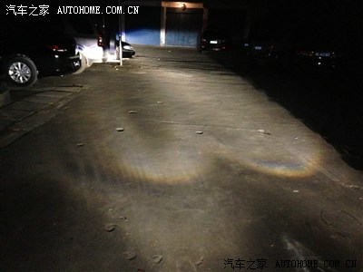 氙气灯的问题,右边就很正常,而且原厂灯的时候我就发现一直有这个黑影