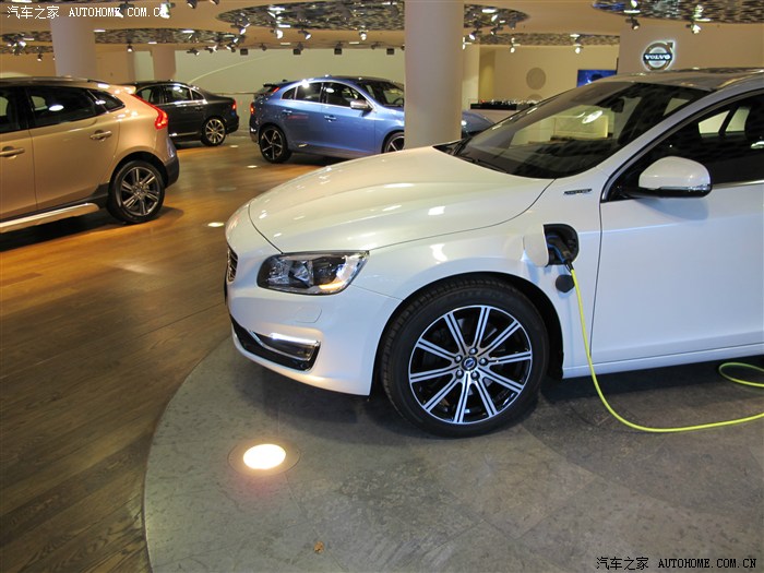 【图】我在瑞典首都的沃尔沃汽车4S店,内有报