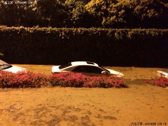 【图】昨天深圳暴雨,朋友的车惨遭水淹