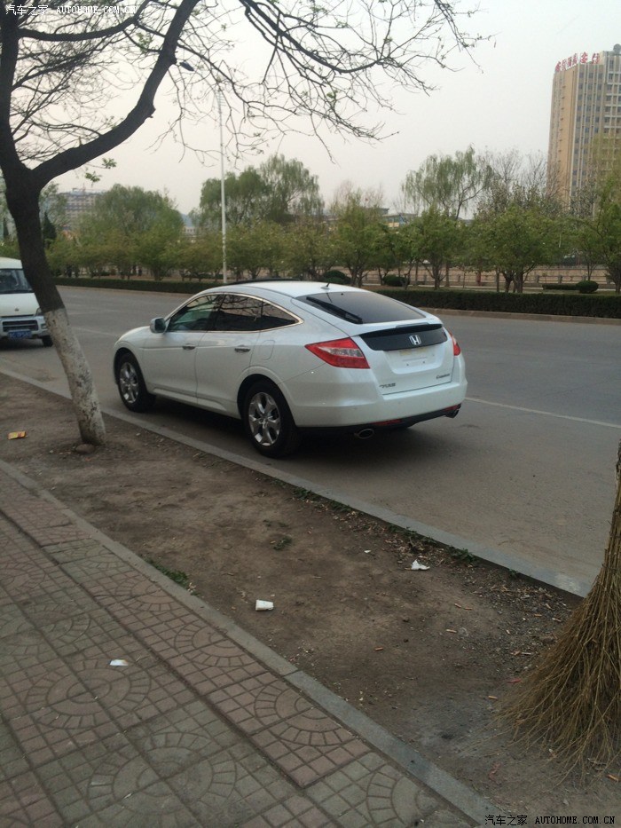 12款小歌,2.4入手。纯纯白的。