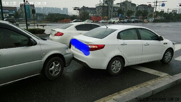 【图】车车被人家追尾了_起亚K2论坛