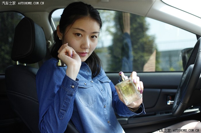 此帖已被收录至论坛精选日报-媳妇当车模。想订阅此频道,戳这里了解详情。       5月9日更新:       5月7日有几个朋友告诉我说,在几个别的论坛发现有人盗图转载,我本人去看了也确认了属实,5月8日已经联系了汽车之前论坛版快的负责人,由他们的法务部去跟相应的网站衔接,让他们把图撤消。以后朋友们发图一定记得要打上水印。另外在这里对关心我们的车友深表感谢! ---------------------------------