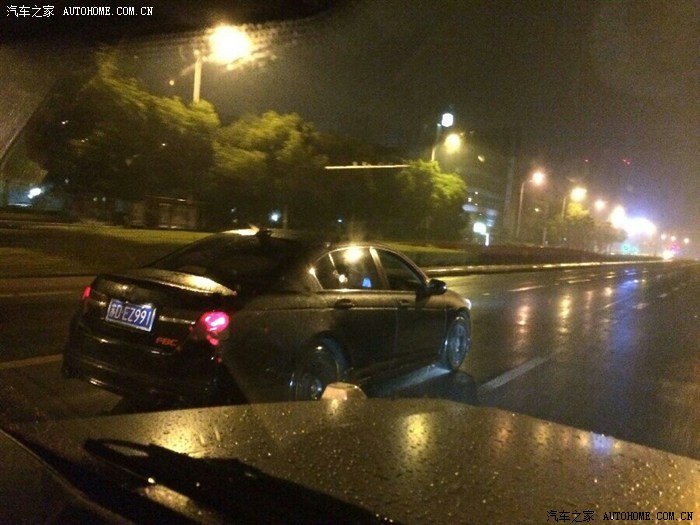 【图】雨天的夜晚真帅_雅阁论坛_汽车之家论坛