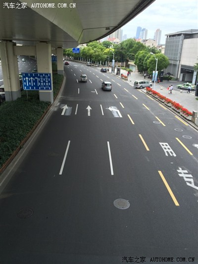 延安路(华山路-乌鲁木齐路方向)行车道变化