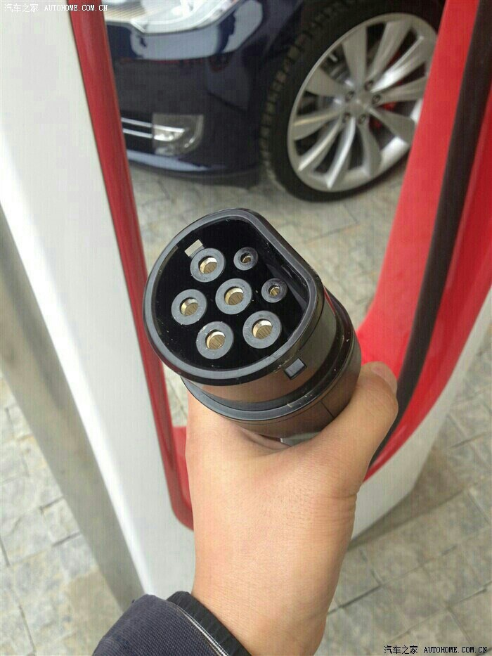 特斯拉用国电充电桩