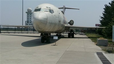 中国民航大学停机坪上的那些老飞机